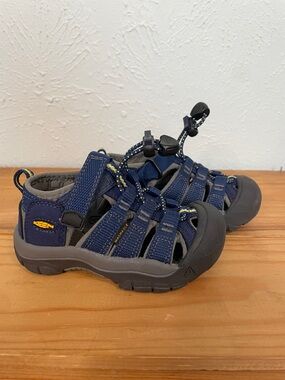 Keen Navy and Gray Kids' Closed-Toe Hiking/Water Sandals